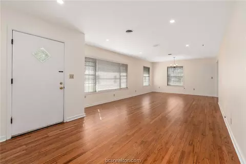 3200 Kent St, Bryan, TX 77802 photo 4