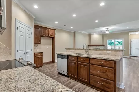 2007 Reagan Ct, Bryan, TX 77802 photo 5