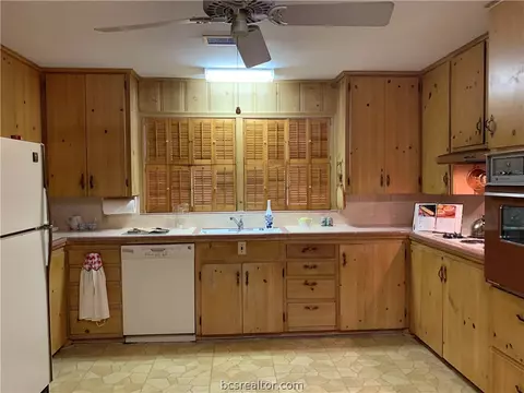 315 Tee Dr, Bryan, TX 77801 photo 9