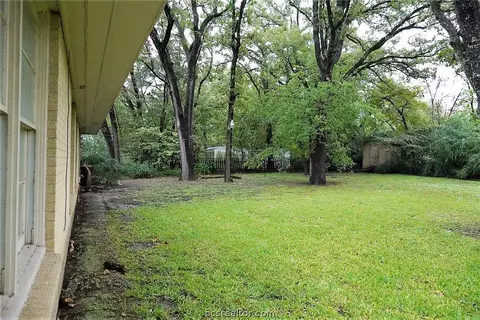 315 Tee Dr, Bryan, TX 77801 photo 4