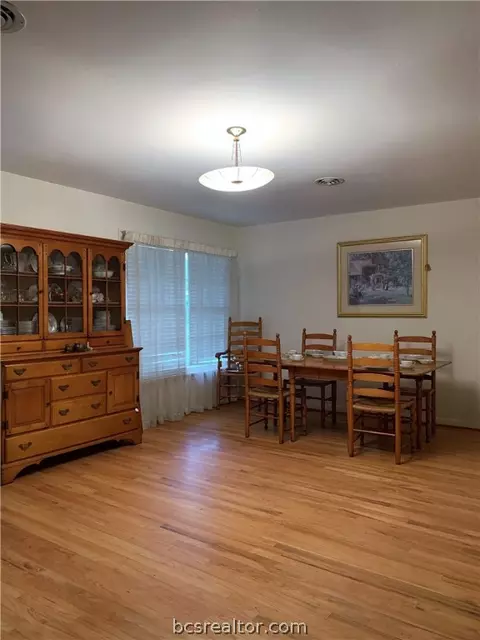 315 Tee Dr, Bryan, TX 77801 photo 7