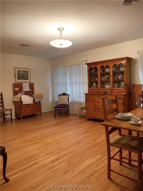 315 Tee Dr, Bryan, TX 77801 photo 5