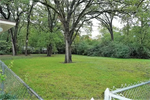 315 Tee Dr, Bryan, TX 77801 photo 3
