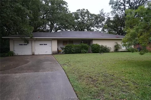 315 Tee Dr, Bryan, TX 77801 photo 2