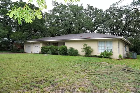 315 Tee Dr, Bryan, TX 77801 photo 1