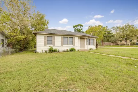 700 Ash St, Bryan, TX 77803 photo 2