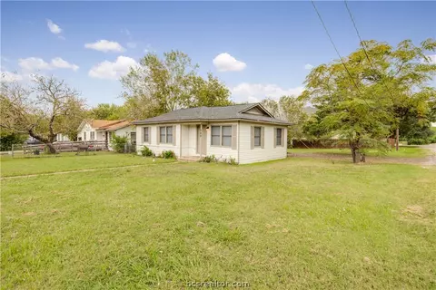 700 Ash St, Bryan, TX 77803 photo 4