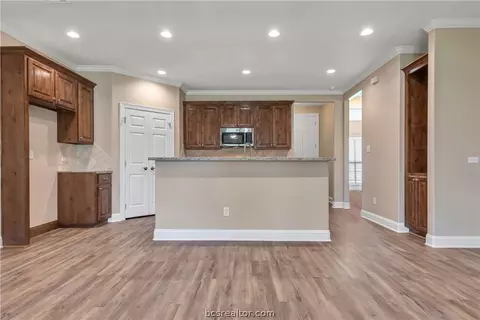 2005 Reagan Ct, Bryan, TX 77802 photo 9