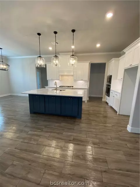 5115 Maroon Creek Dr, Bryan, TX 77802 photo 2