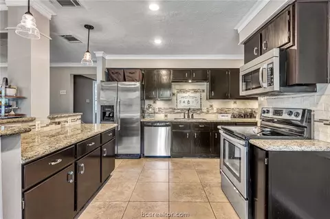 4516 Kingsdale Dr, Bryan, TX 77802 photo 7