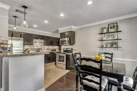 4516 Kingsdale Dr, Bryan, TX 77802 photo 12