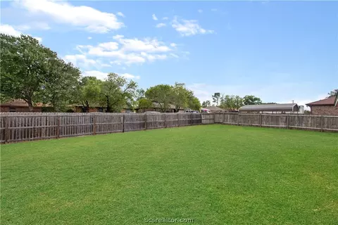 2706 Echo Glen Cir, Bryan, TX 77803 photo 3