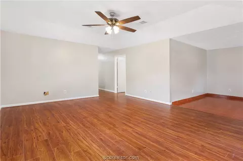 2706 Echo Glen Cir, Bryan, TX 77803 photo 5