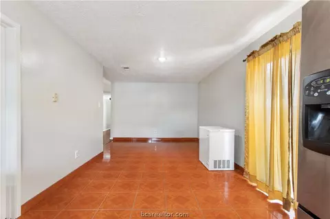2706 Echo Glen Cir, Bryan, TX 77803 photo 9