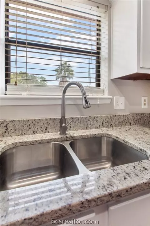 2706 Echo Glen Cir, Bryan, TX 77803 photo 7