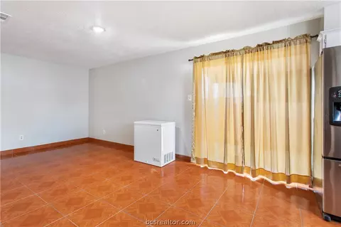 2706 Echo Glen Cir, Bryan, TX 77803 photo 10