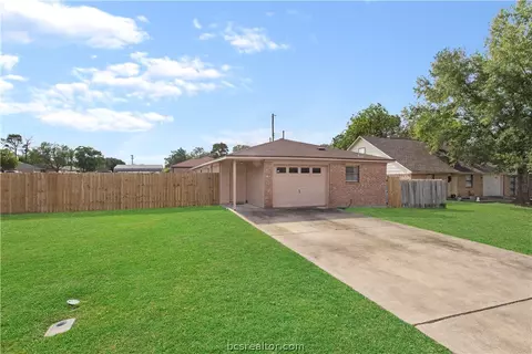 2706 Echo Glen Cir, Bryan, TX 77803 photo 1