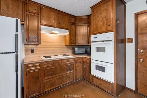 2910 Hillside Dr, Bryan, TX 77802 photo 10