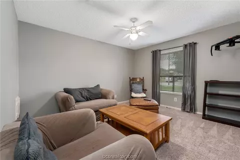 2910 Hillside Dr, Bryan, TX 77802 photo 16