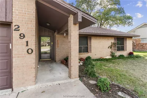 2910 Hillside Dr, Bryan, TX 77802 photo 2
