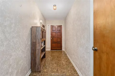2910 Hillside Dr, Bryan, TX 77802 photo 3
