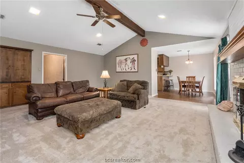2910 Hillside Dr, Bryan, TX 77802 photo 4