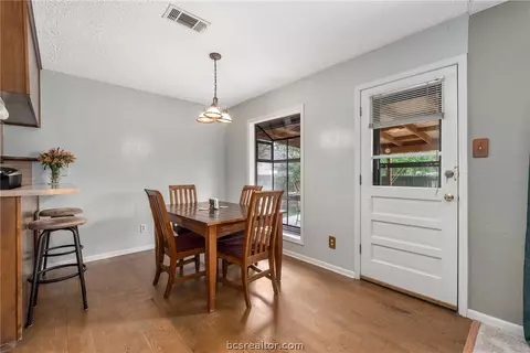 2910 Hillside Dr, Bryan, TX 77802 photo 8