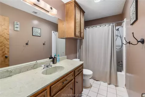 2910 Hillside Dr, Bryan, TX 77802 photo 17