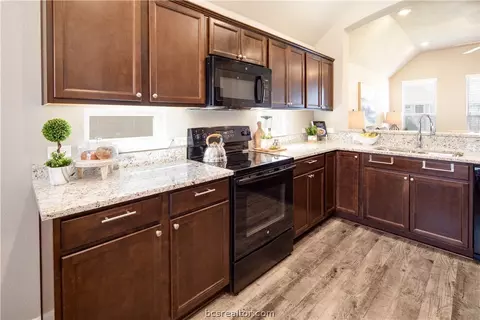 2015 Dumfries Dr, Bryan, TX 77807 photo 7