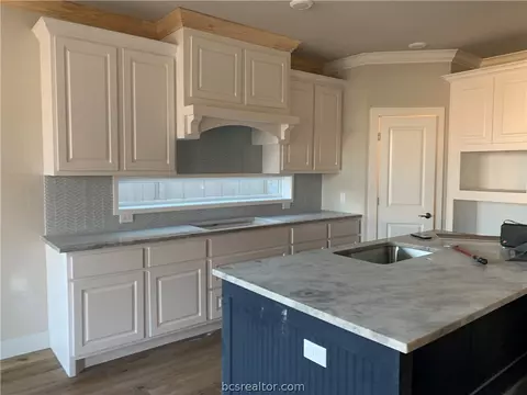 5133 Maroon Creek Dr, Bryan, TX 77802 photo 4