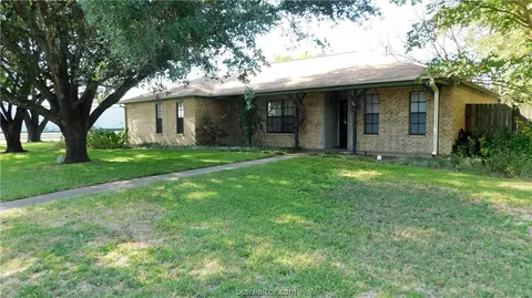 3242 Red Robin, Bryan, TX 77802 photo 2
