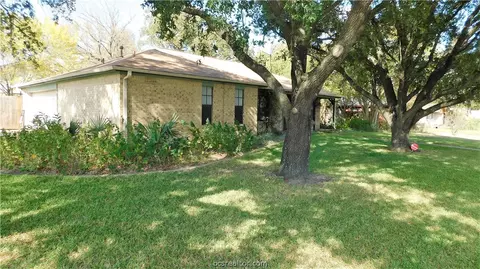 3242 Red Robin, Bryan, TX 77802 photo 3