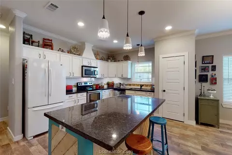 1011 E 28th St, Bryan, TX 77803 photo 10