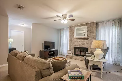 2905 Burning Tree Ct, Bryan, TX 77802 photo 4