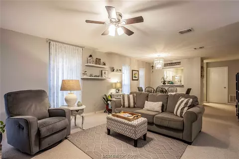 2905 Burning Tree Ct, Bryan, TX 77802 photo 2