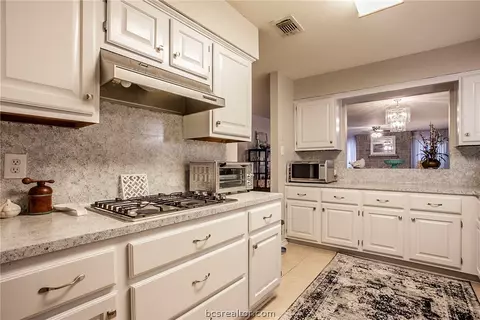 2905 Burning Tree Ct, Bryan, TX 77802 photo 7