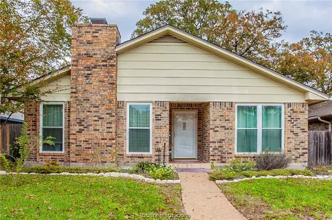 2905 Burning Tree Ct, Bryan, TX 77802 photo 1