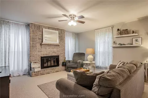 2905 Burning Tree Ct, Bryan, TX 77802 photo 3