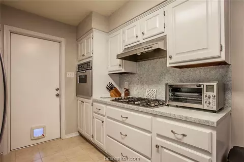 2905 Burning Tree Ct, Bryan, TX 77802 photo 5
