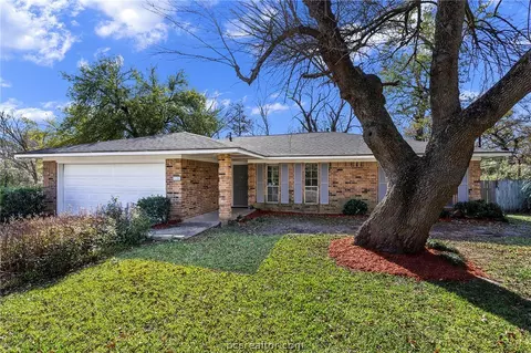 2100 Sharon Dr, Bryan, TX 77802 photo 1