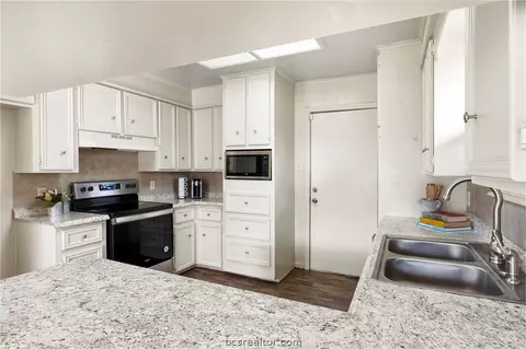 2100 Sharon Dr, Bryan, TX 77802 photo 13