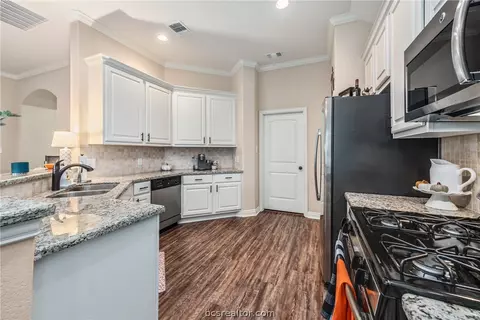 3087 Peterson Cir, Bryan, TX 77802 photo 9