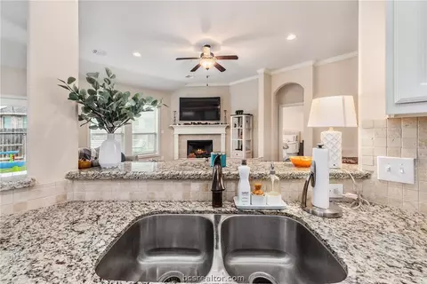 3087 Peterson Cir, Bryan, TX 77802 photo 8