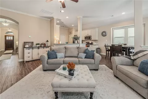 3087 Peterson Cir, Bryan, TX 77802 photo 4
