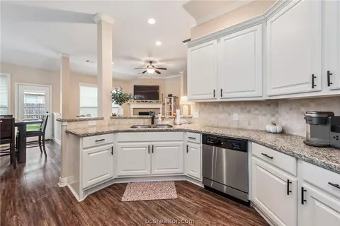 3087 Peterson Cir, Bryan, TX 77802 photo 6