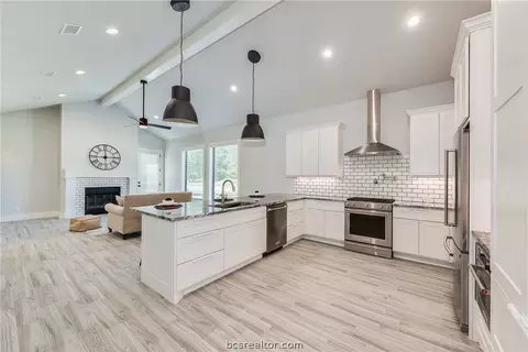 2842 Memory Ln, Bryan, TX 77807 photo 8
