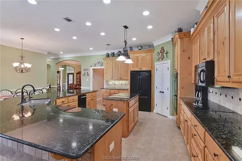 4044 Austins Ests, Bryan, TX 77808 photo 8