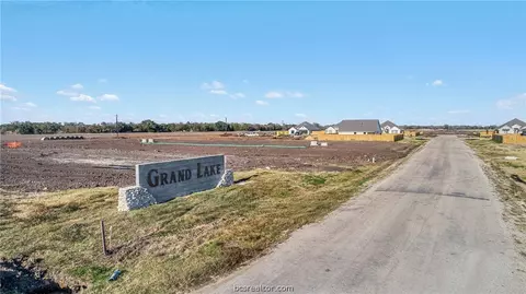 112 Rustic Trce, Snook, TX 77878 photo 4