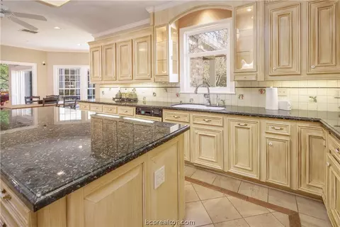 4304 Birchcrest Ln, Bryan, TX 77802 photo 5