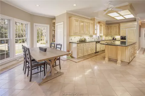 4304 Birchcrest Ln, Bryan, TX 77802 photo 13